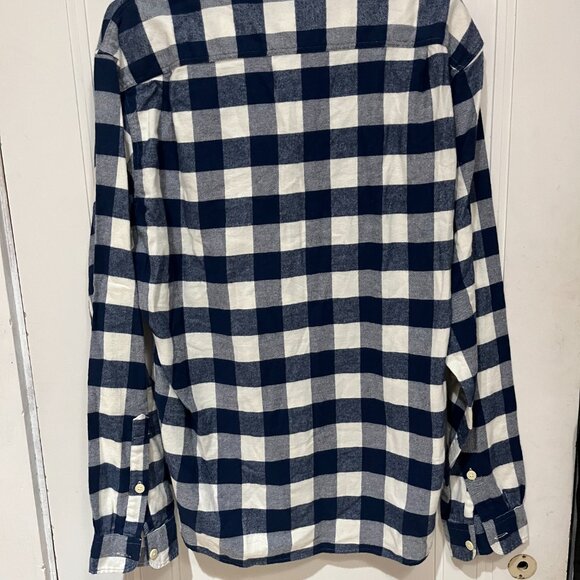 BRAND NEW WITH TAGS J. Crew Flannel Button Down Shirt Men’s Large Navy Plaid - Picture 2 of 4